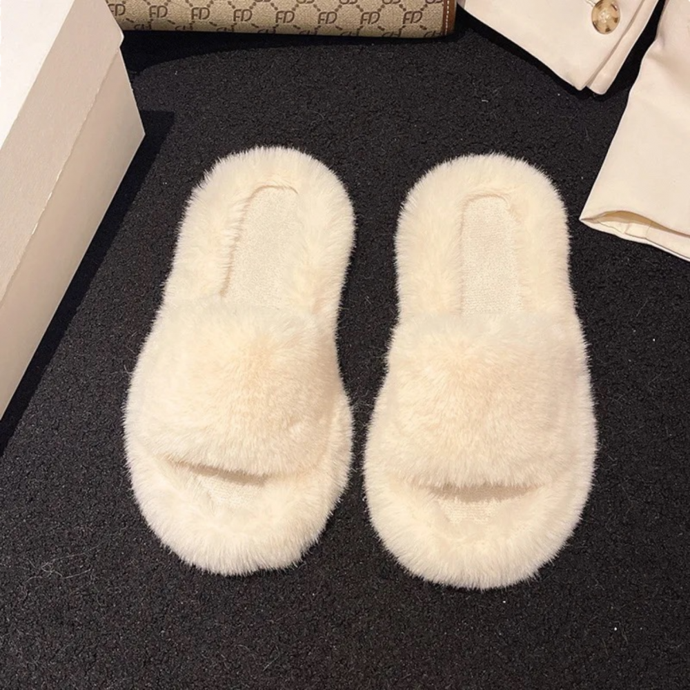 Woman Winter Slippers Faux Fur Offwhite